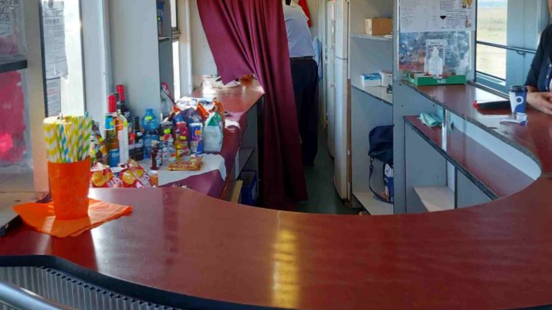 CFR a mutat vagoanele bar pe trenurile spre litoral. Ce garnituri au acest serviciu | Club Feroviar