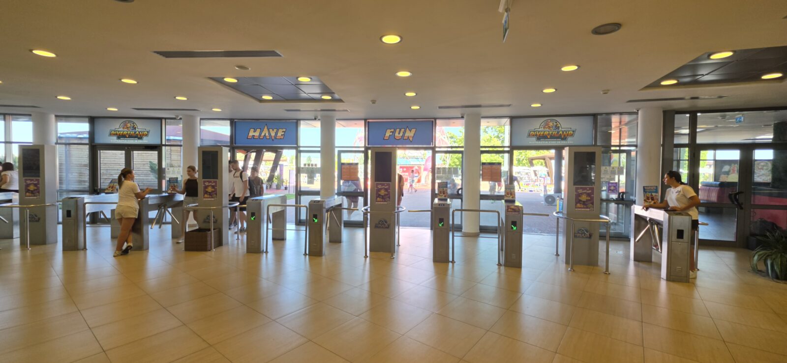 Culisele celui mai mare aquapark din București