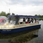 Povestiri la bordul vaporașului, pe Lacul Snagov. Cât costă plimbările pe apă însoțite de ghiduri audio prin Rezervația Naturală
