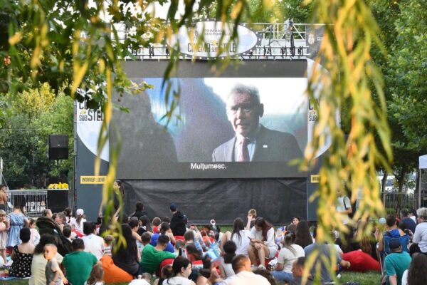Cinema sub Stele în Parcul Liniei