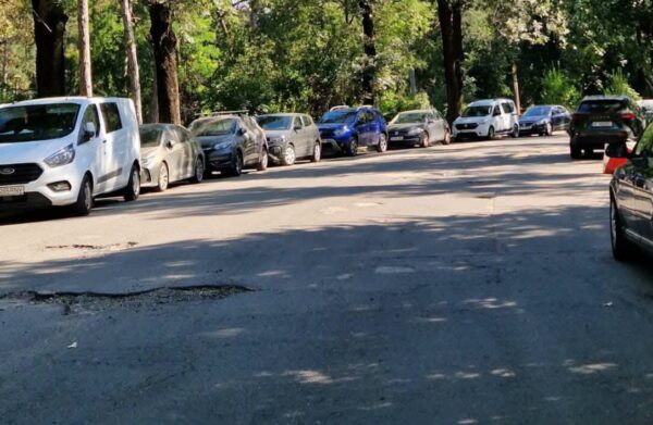 Primăria Capitalei amenajează o parcare în Parcul Herăstrău. Șoferii vor avea la dispoziție peste 500 de locuri de parcare pe aleea care pleacă din Șoseaua Nordului | FOTO: PMB