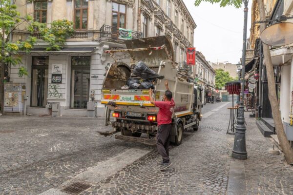 Amenzi de până la 10.000 de lei în Centrul Vechi: noi reguli pentru terase, cluburi și mașini