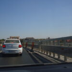 FOTO | Drumul agricol pe care primarul din Berceni îl vrea asfaltat pentru a permite reparațiile la podul de peste A0 este împânzit de „alei de serviture” gata betonate | FOTO: Alexandru Stan