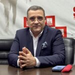 se retrage din politică