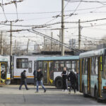 În prag de insolvență, transportul din București nu va fi gratuit. Ciucu: „Este o informație falsă. Biletele acoperă doar 17% din costul transportului în comun” | FOTO: Inquam Photos / Octav Ganea