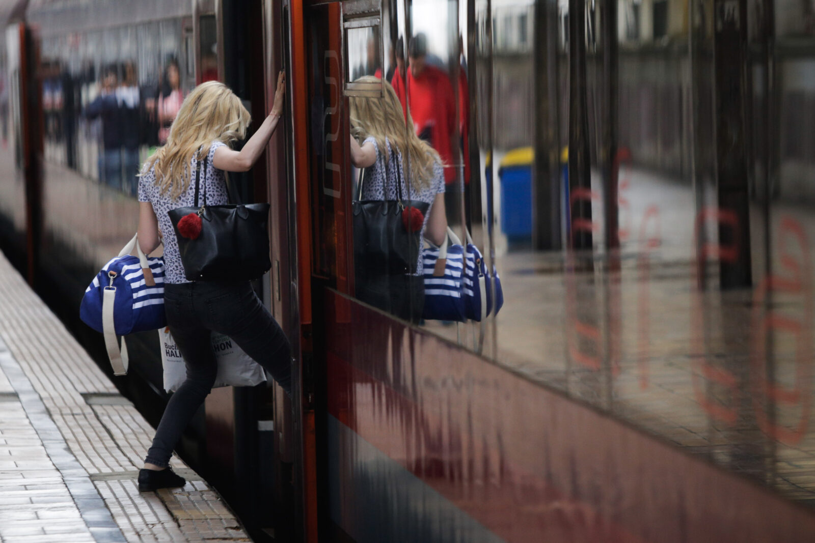 Crește numărul trenurilor de navetă către București. Cât costa biletul de la Roșiori | FOTO: Inquam Photos / George Călin