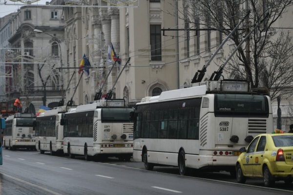 STB vrea să repare instalațiile de aer condiționat de pe 95 de troleibuze. Investiția se ridică la peste 110.000 de euro | FOTO: Inquam Photos /Alberto Groşescu