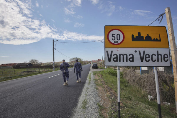 Unde fugim de canicula din Capitală. Bilete de autocar București-Balcic sub 200 de lei. Cât mai costă un șezlong în Vama Veche | FOTO: Inquam Photos /Ana-Maria Dumtiru