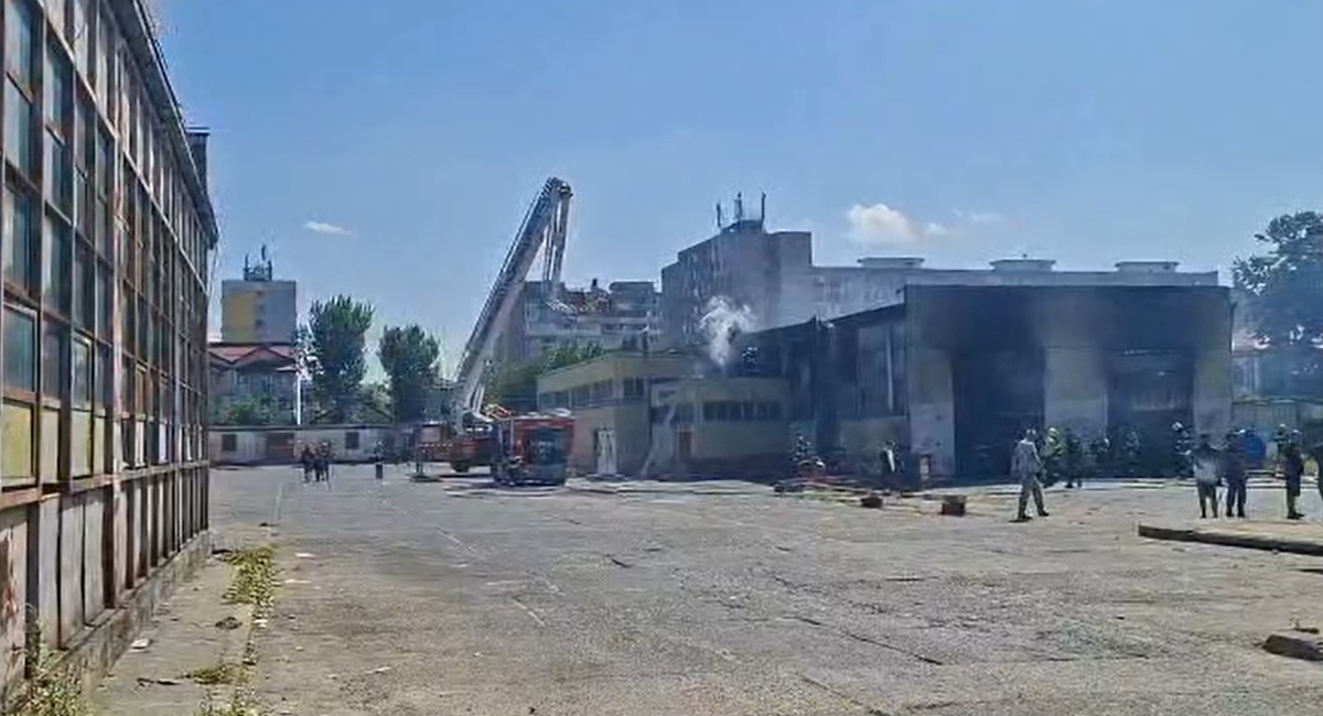 Incendiu hală Autobaza STB Ferentari