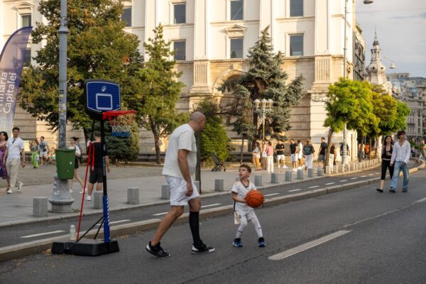 Ateliere pentru cei mici și activități sportive pe Calea Victorie. Programul „Străzi Deschise” pentru weekendul 15 - 16 august