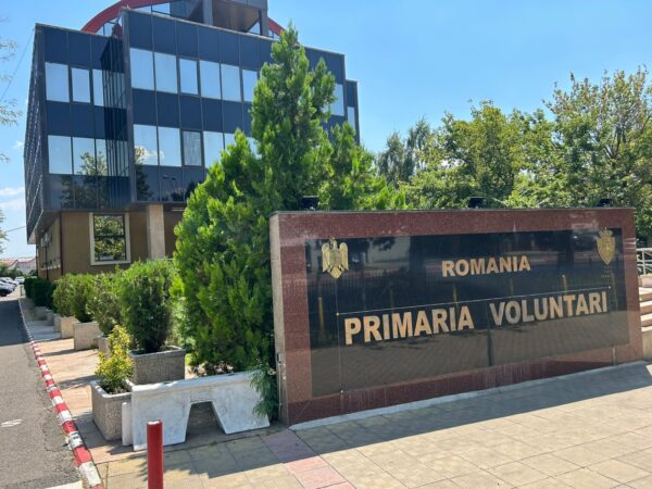Cum justifică Primăria Voluntari blocarea accesului presei la ședințele de consiliu