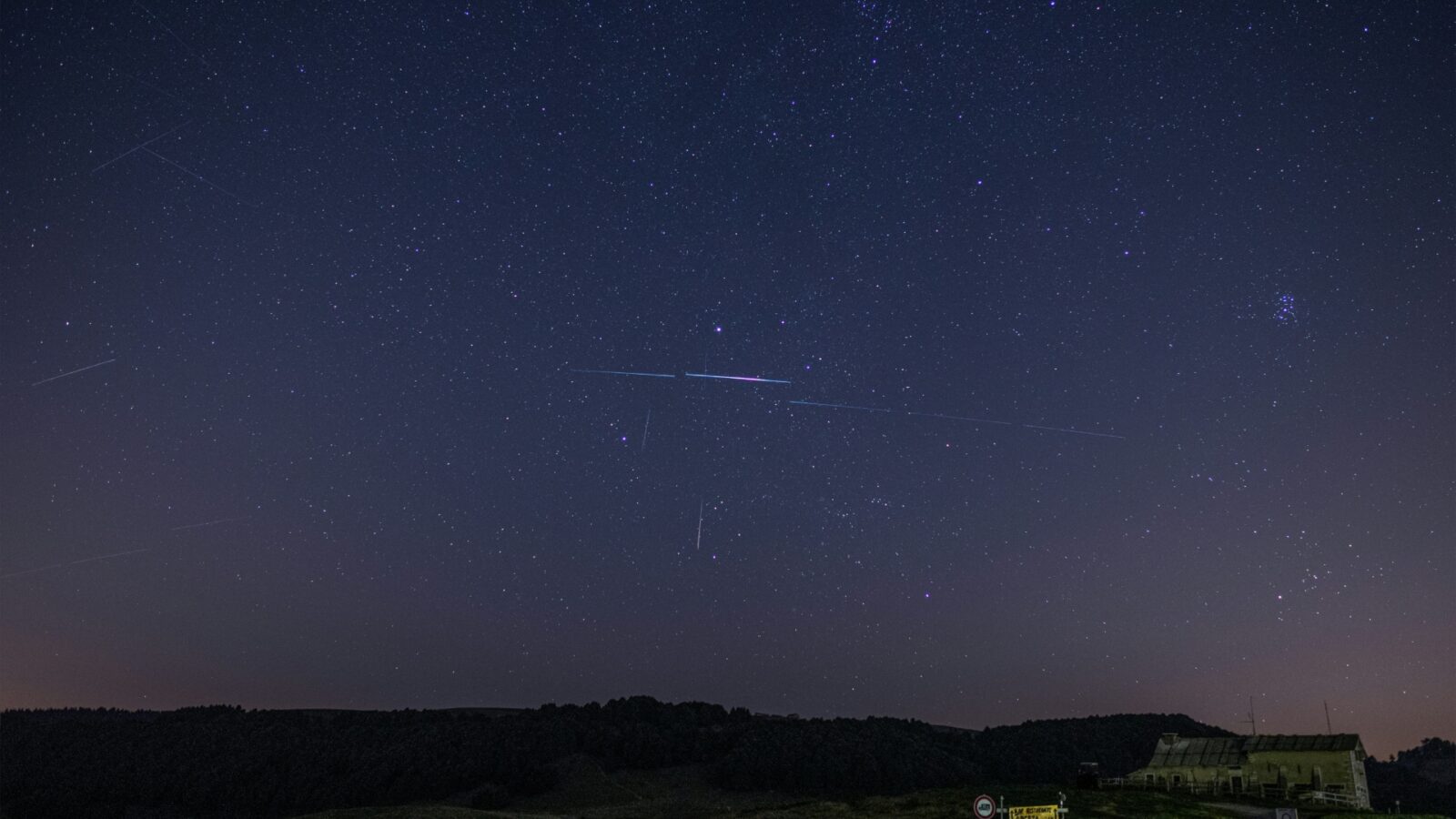 Perseidele, vizibile în perioada 11-14 august. Unde pot merge bucureștenii pentru a observa fenomenul astronomic