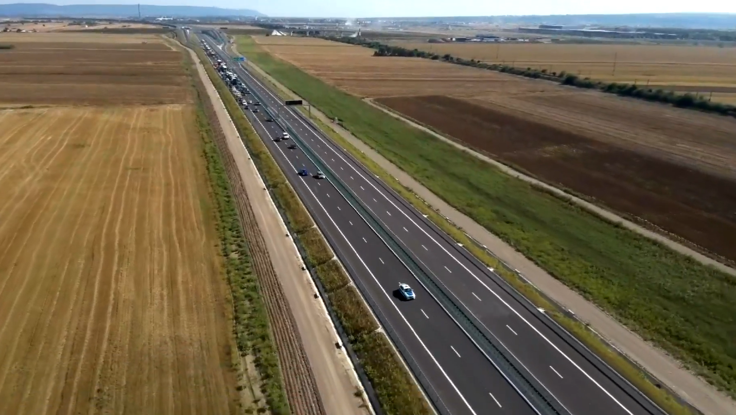 Primii șoferi pe cel mai nou tronson al Autostrăzii Moldovei