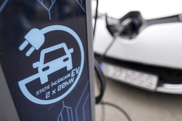 12 stații de încărcare a mașinilor electrice, doar pe banii Primăriei Sectorului 2. Proiectul, la vot în Consiliul Local. FOTO: Inquam Photos/ Octav Ganea