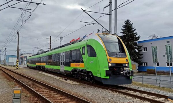 Noile garnituri PESA au oprire în București. CFR Călători anunță programul de circulație | FOTO: Club Feroviar