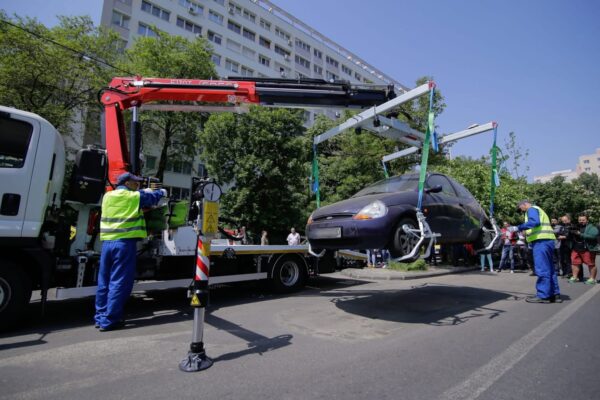 Se schimbă ridicarea mașinilor în Capitală. Registru unic, timpi de intervenție și penalizări pentru operatorii din București Foto: Arhivă via PLMB