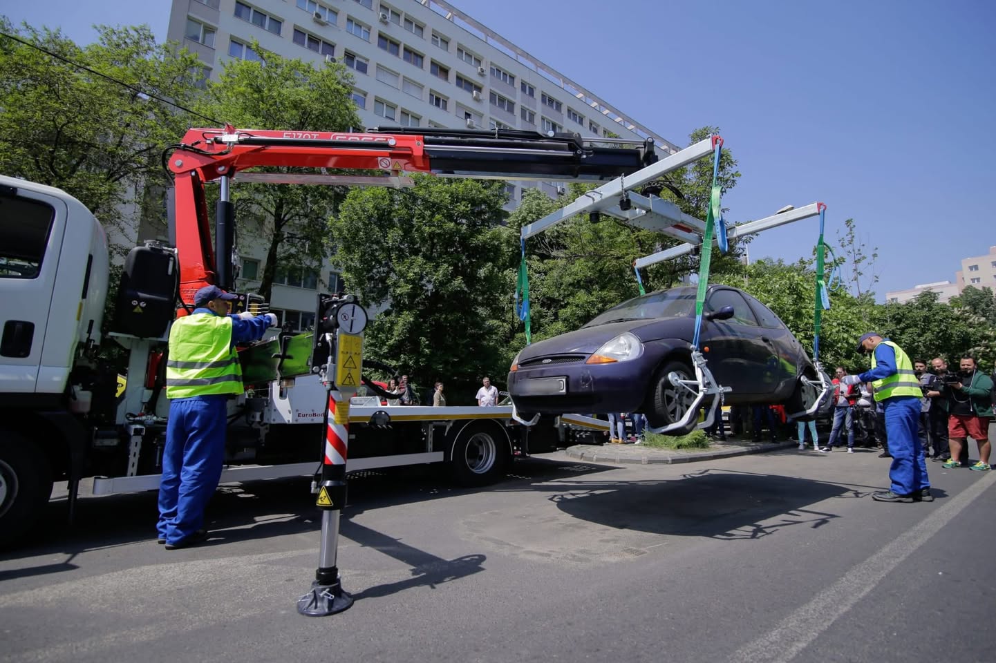 Se schimbă ridicarea mașinilor în Capitală. Registru unic, timpi de intervenție și penalizări pentru operatorii din București Foto: Arhivă via PLMB