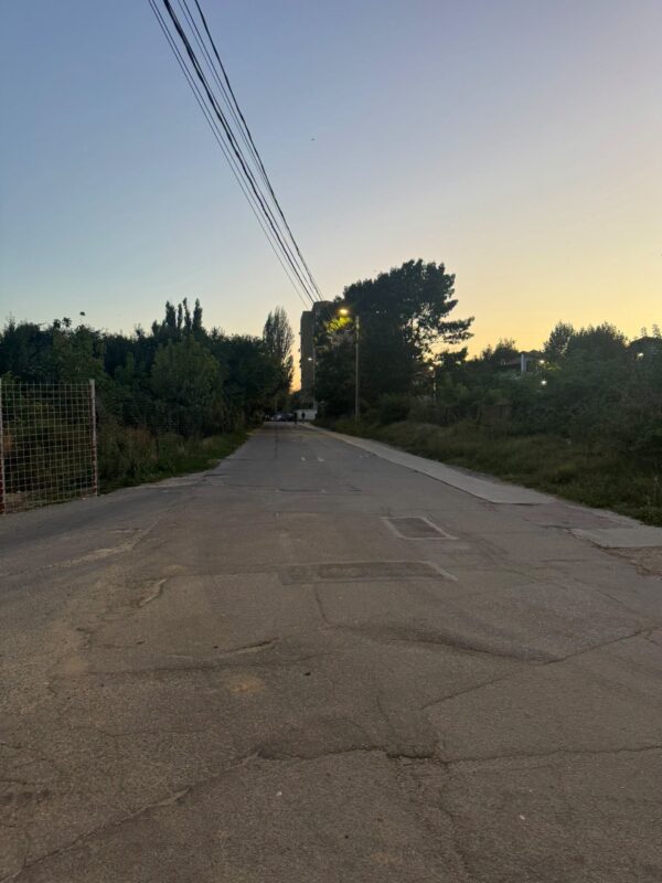 Au început lucrări pe străzile din zona Lacului Morii. Primăria Sectorului 6 intervine și asupra malului. FOTO: Primăria Sectorului 6