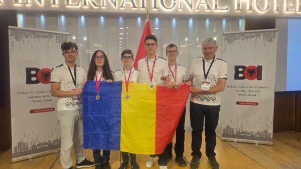 Trei elevi din Capitală au fost medaliați cu bronz și argint la Olimpiada Balcanică de Informatică | FOTO: Ministerul Educației