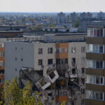 Începe demolarea etajelor superioare ale blocul din Rahova. Constructorul nu a putut monta stâlpi de susținere între nivelurile 6 - 8