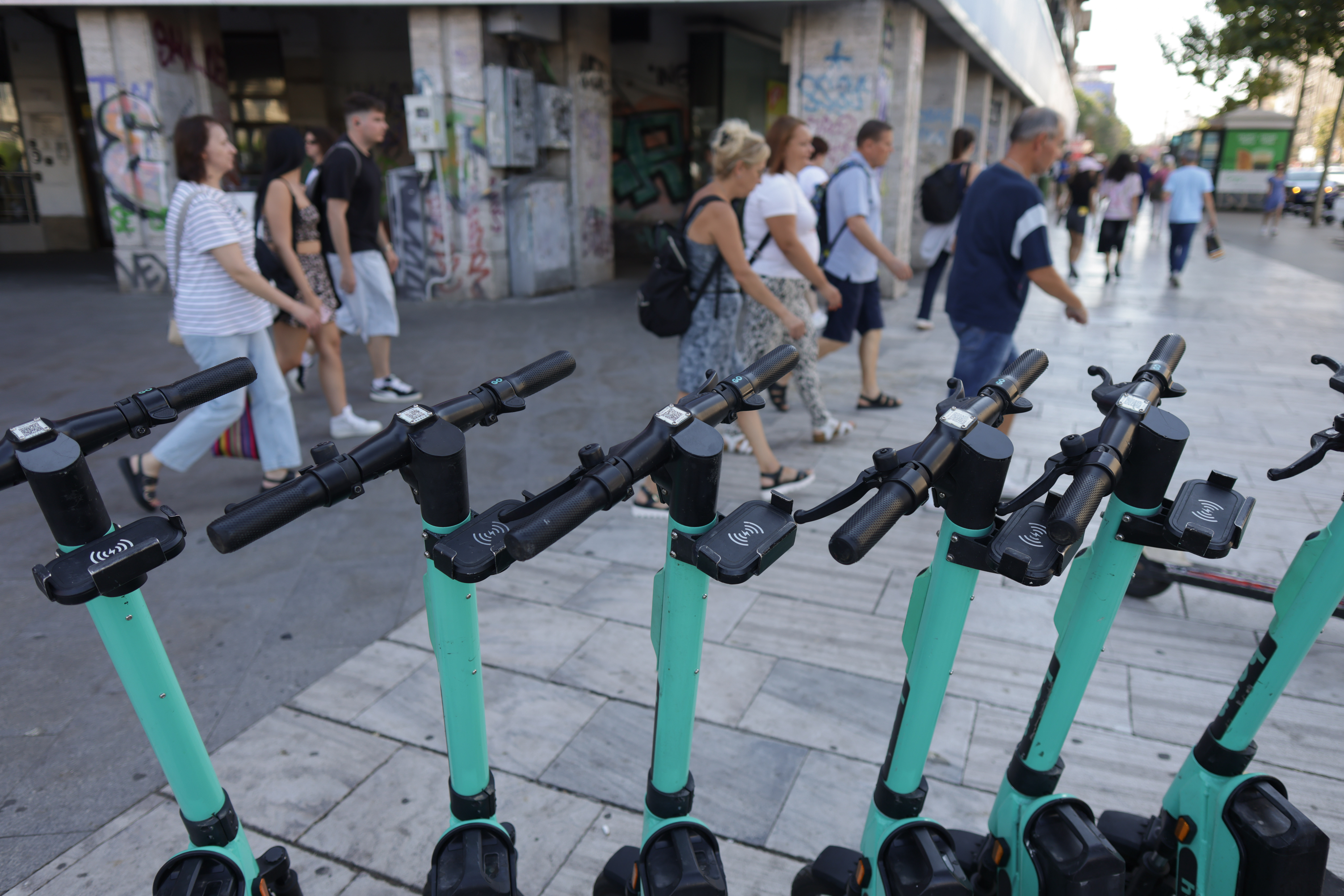 Trotinetele electrice de închiriat vor fi complet restricționate în parcurile din Capitală. Măsura se va aplica și la evenimentele cu public mare | FOTO: Inquam Photos /George Călin