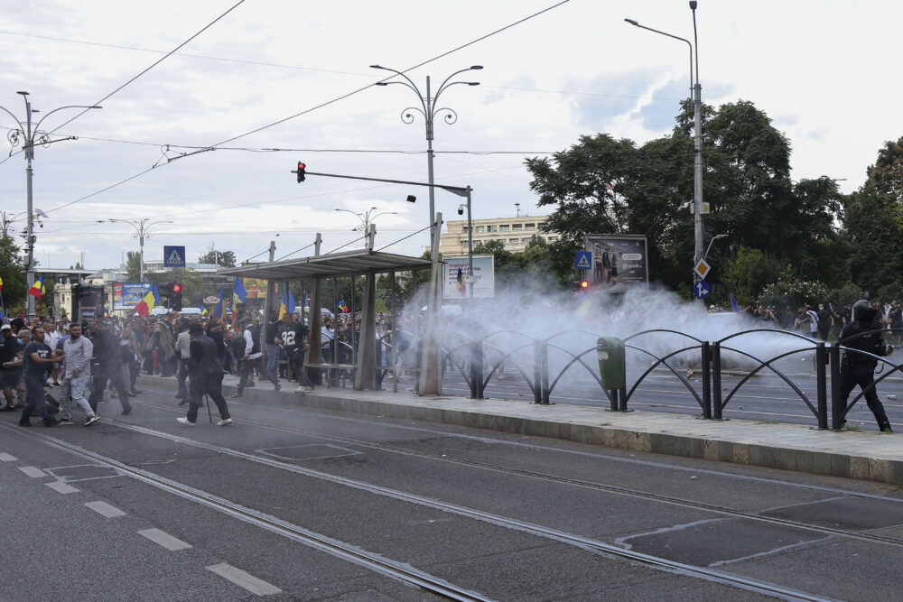 victoriei, protestul, bucurești, pietre, pavele, pavaje