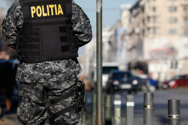 Scandal în Sectorul 3. Mai mulți polițiști din Capitală au fost atacați cu sticle și pietre la o petrecere | FOTO: Inquam Photos /Octav Ganea