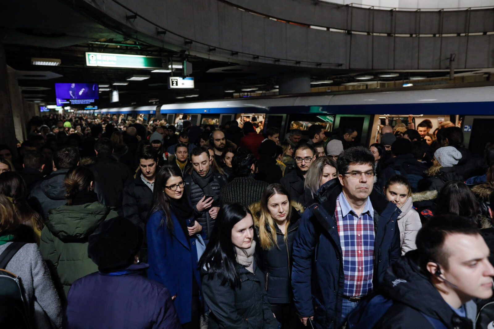 „Ambuteiaj” iminent la metrou, fără trenuri suficiente și cu subvenția tăiată