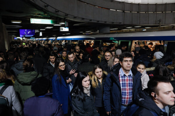 „Ambuteiaj” iminent la metrou, fără trenuri suficiente și cu subvenția tăiată