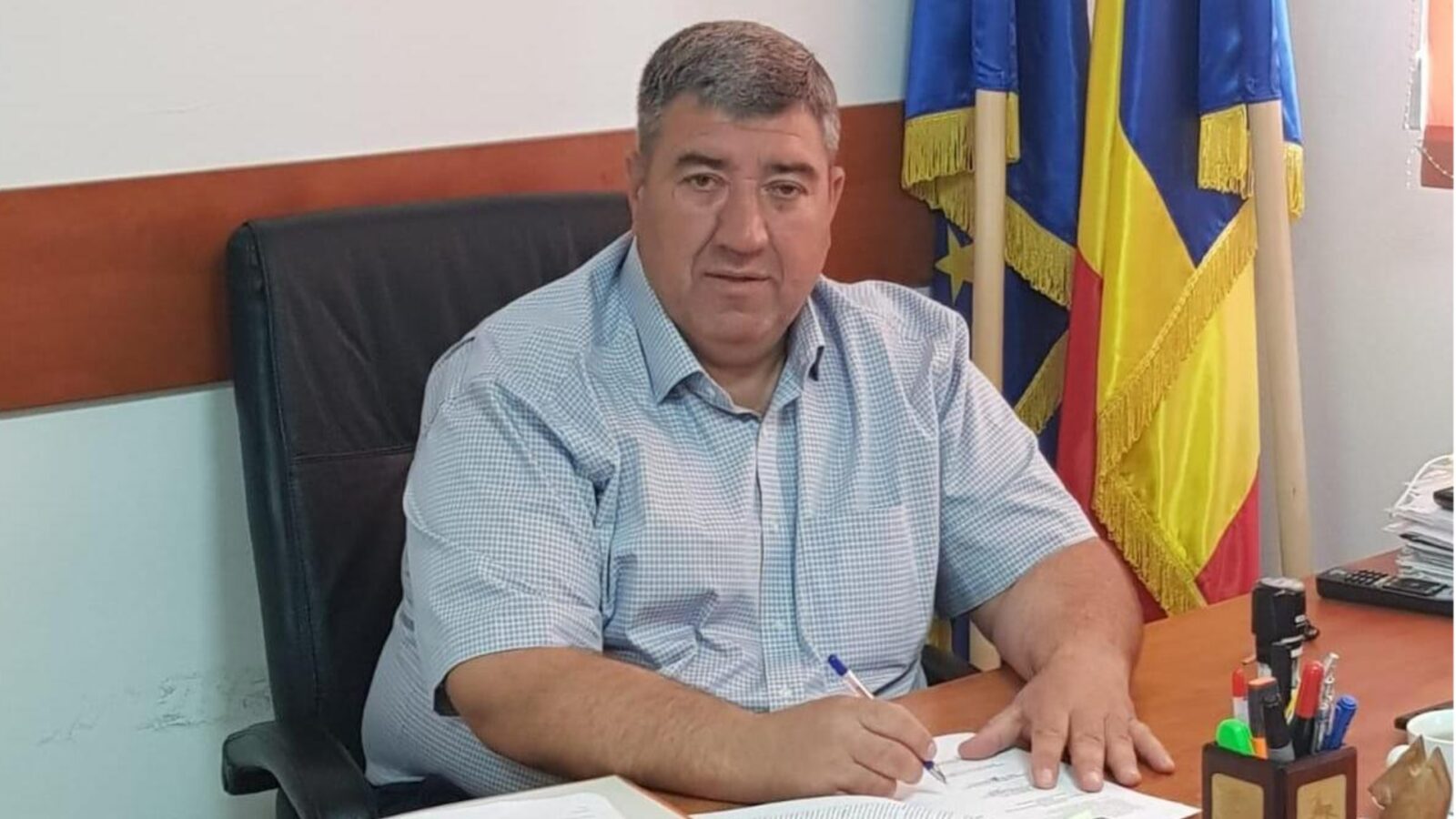 Ionel Robert Ștefan, fost primar în Ștefăneștii de Jos, condamnat la 9 ani de închisoare pentru „viol în formă continuată” asupra unei fete de 12 ani. Copila a rămas însărcinată iar prescripția a șters acuzațiile de șantaj