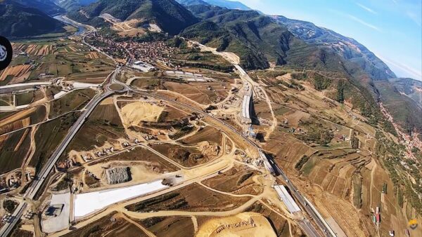 Mobilizarea constructorului pe Lotul 2 al autostrăzii A1 lasă de dorit. Doar 23 din cele 48 de viaducte și poduri sunt autorizate