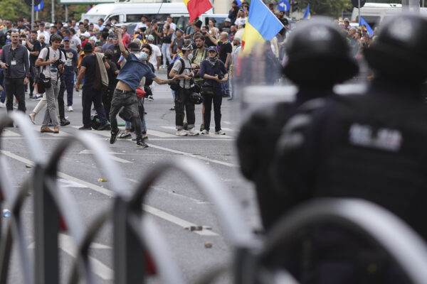 Violențele din Piața Victoriei. Mai mulți jurnaliști, agresați în timpul protestului din centrul Capitalei