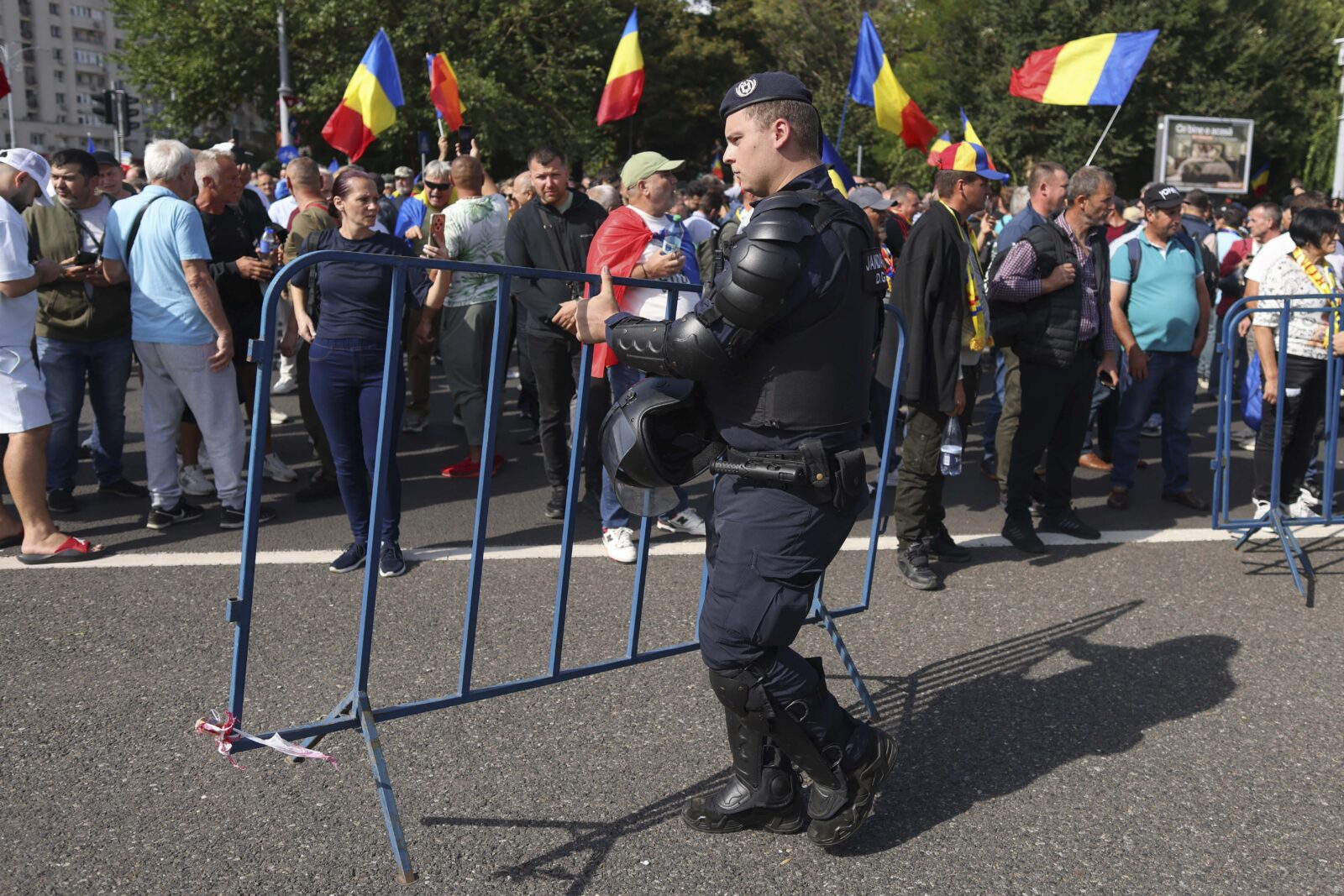 Trafic restricționat în centrul Bucureștiului pentru protestul fermierilor. Jandarmii au intervenit cu gaz lacrimogen