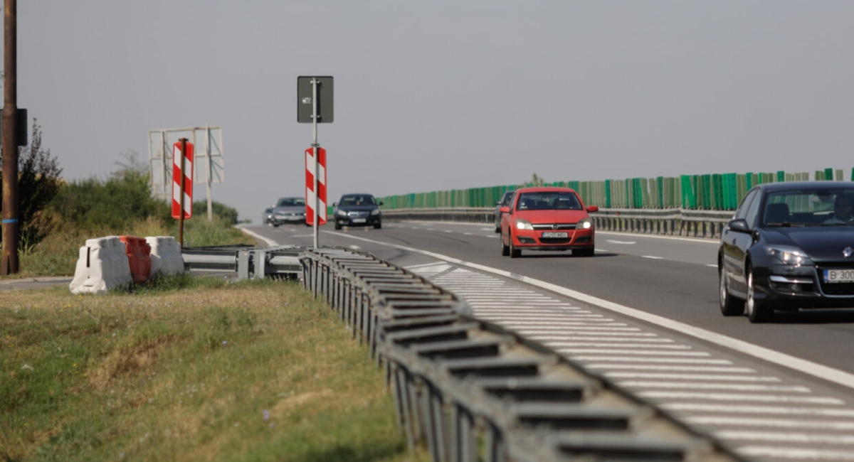 Restricții de circulație pe Autostrada A2, pe sensul Constanța - București. Se fac lucrări la rosturile de dilatație ale Podului Cernavodă