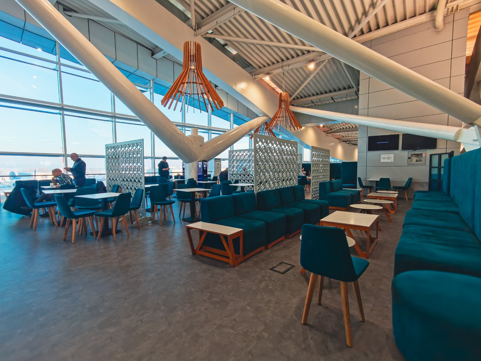 Licitație pentru închirierea și modernizarea a două saloane business din Aeroportul Otopeni. Contractele vor fi încheiate pe 10 ani