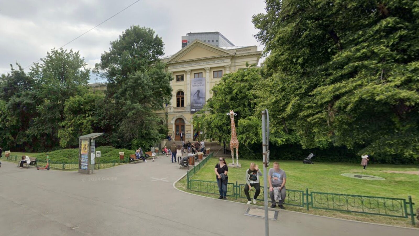 „Triunghiul Muzeelor” transformă Șoseaua Kiseleff în promenadă culturală. Antipa, Muzeul Geologic și Muzeul Țăranului Român pregătesc ateliere și activități pentru cei mici