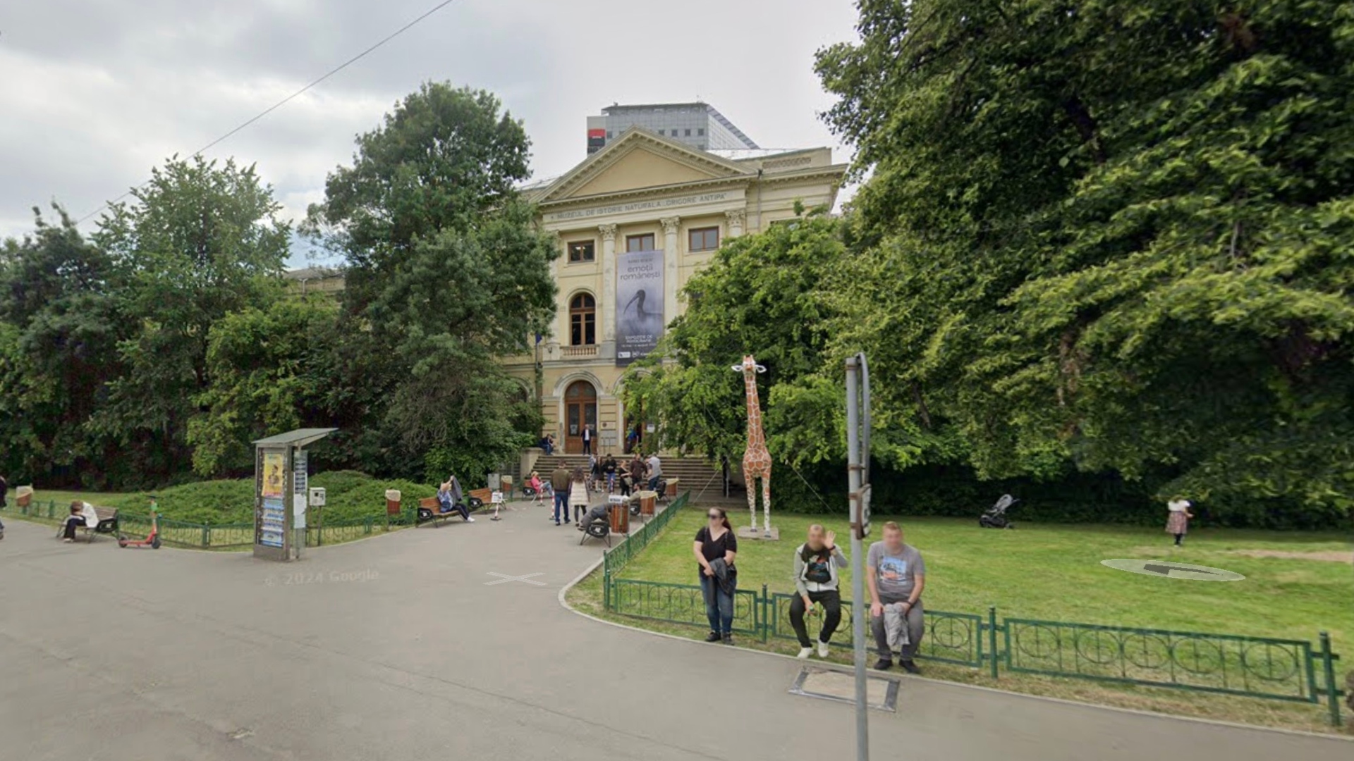„Triunghiul Muzeelor” transformă Șoseaua Kiseleff în promenadă culturală. Antipa, Muzeul Geologic și Muzeul Țăranului Român pregătesc ateliere și activități pentru cei mici