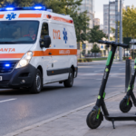 Peste 200 de copii au ajuns la spital din cauza accidentelor cu trotinete electrice. Mulți dintre ei au fost internați la Terapie Intensivă. FOTO: Imagine generată cu AI