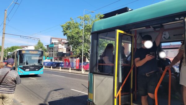în stație în același timp