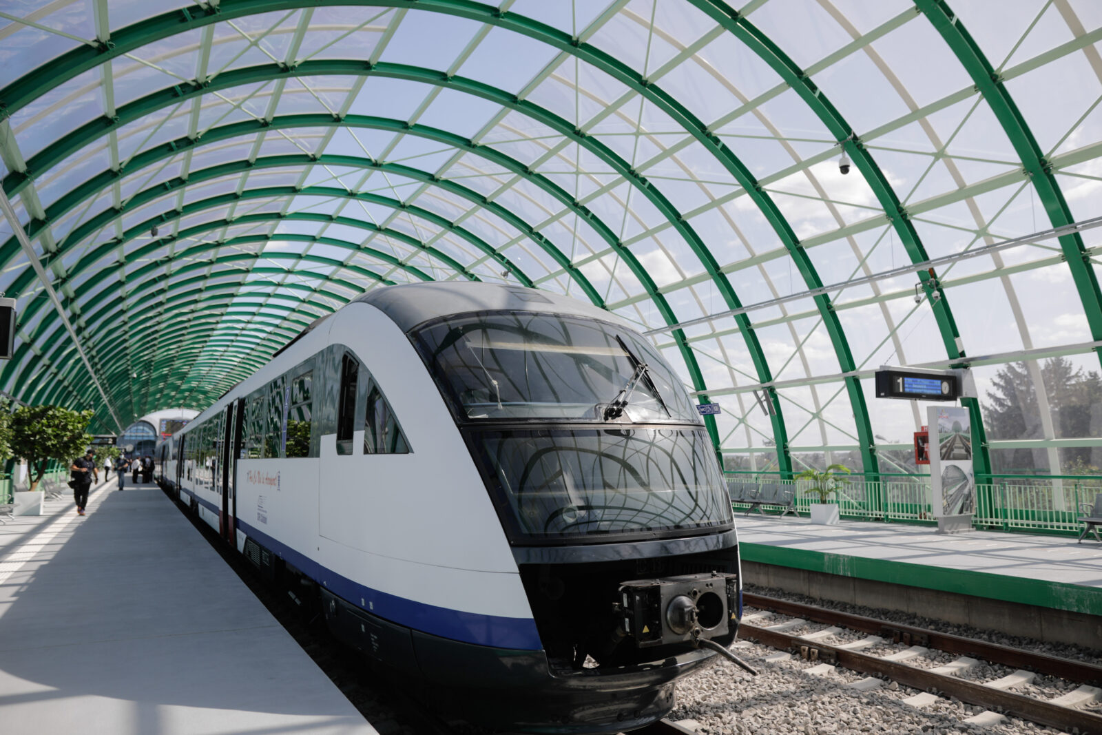 Circulația trenurilor spre Aeroportul Otopeni, întreruptă din cauza unei defecțiuni în stația Mogoșoaia