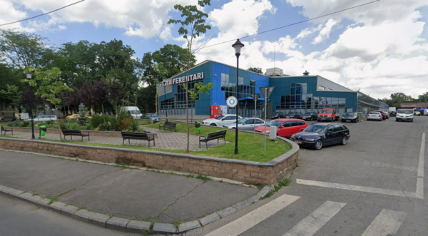 Primăria Sectorului 5 vrea să redeschidă Piață Ferentari. Spațiul fusese transformat într-un „centru multifuncțional de servicii pentru sănătate, educație și activități conexe”. FOTO: Gmaps