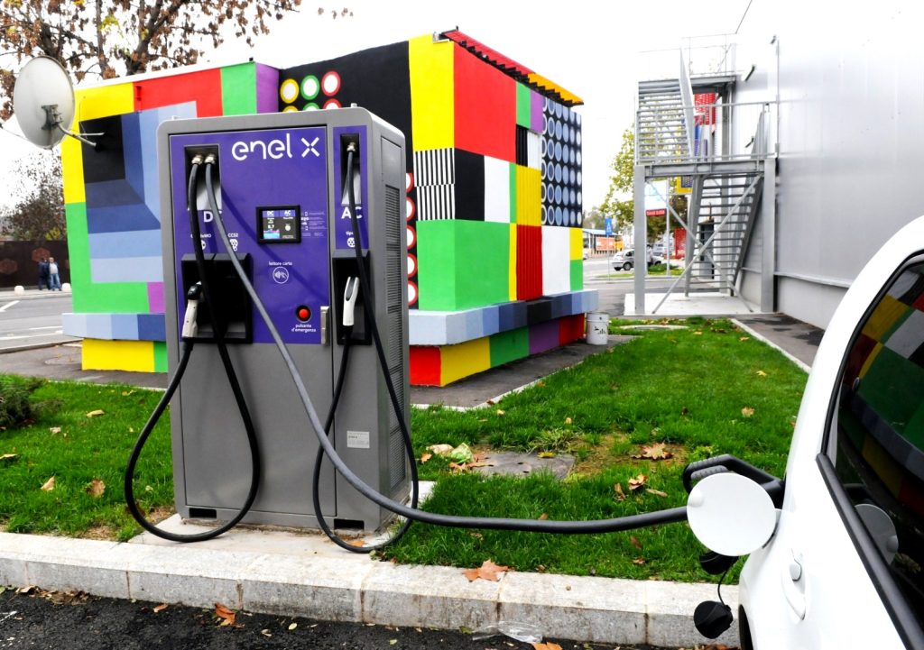 Cât va costa să îți încarci mașina la stațiile electrice din Sectorul 4. Consilierii locali vor supune la vot un nou tarif | FOTO: Arhivă via PS4