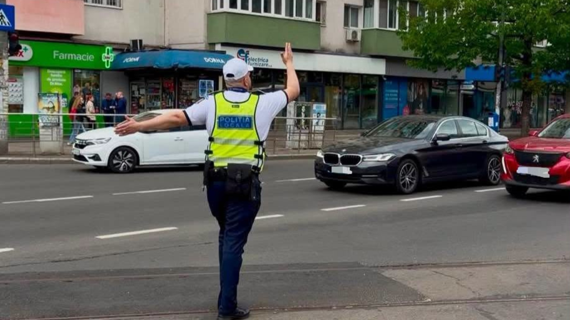 Plan de fluidizare a traficului din București, în prima zi de școală. Restricții ridicate parțial și polițiști în intersecțiile aglomerate din oraș