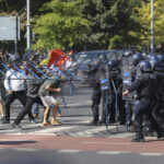 Cinci persoane arestate și amenzi de peste 66.000 de lei în urma protestului violent din Piața Victoriei