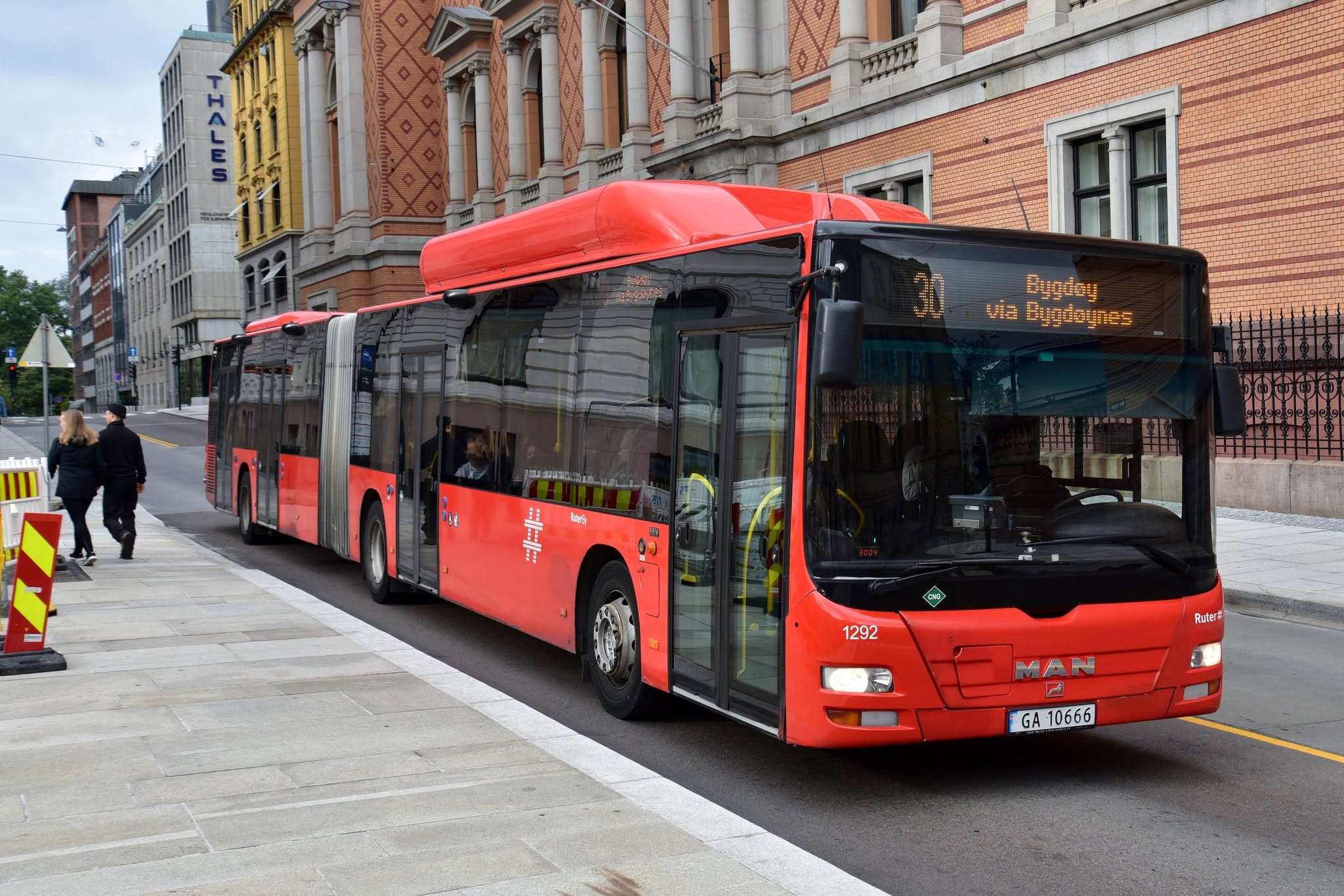 Apel public pentru autobuze articulate în Capitală. Asociația Metrou Ușor solicită revizuirea proiectului de achiziție a 40 de vehicule electrice