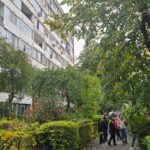 Oameni evacuați dintr-un bloc din Drumul Taberei. Locatarii spun că fisura a apărut după cutremurul de luni
