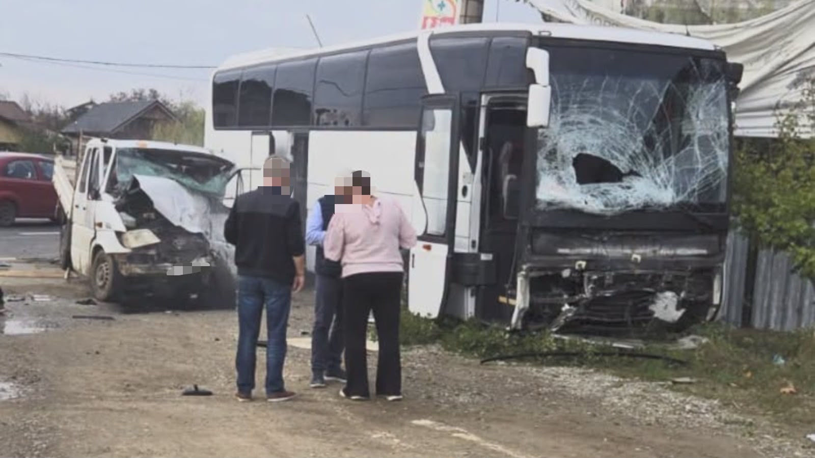 VIDEO | Accident grav pe DN1, între un autobuz și o autoutilitară. Update: Victimele au fost transportate la spital