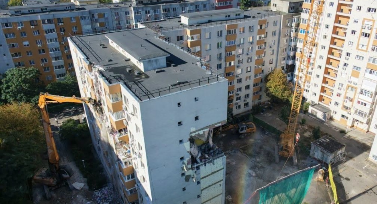 Demolarea etajelor superioare blocul din Rahova