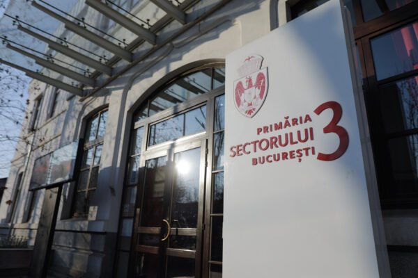 Experți de prestigiu, „păcăliți” să lucreze pe gratis la un eveniment pentru care Primăria Sectorului 3 cheltuie 26.000 de euro. Firmele organizatoare, ținute la secret
