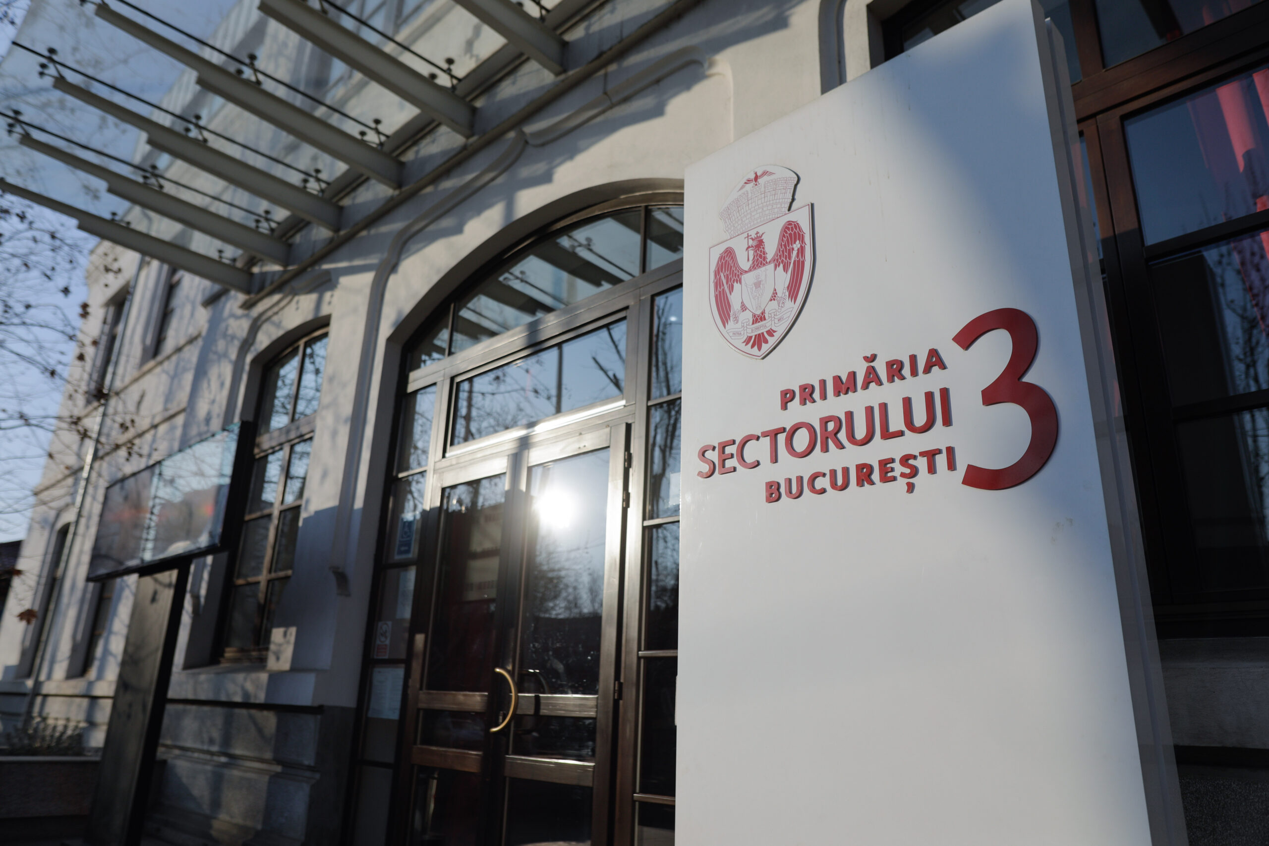 Experți de prestigiu, „păcăliți” să lucreze pe gratis la un eveniment pentru care Primăria Sectorului 3 cheltuie 26.000 de euro. Firmele organizatoare, ținute la secret